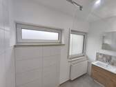 Bad mit 2 Fenster - 3 Zimmer Etagenwohnung zur Miete in Rodalben