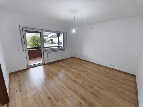 Schlafzimmer 1 mit Balkon - 3 Zimmer Etagenwohnung in Rodalben
