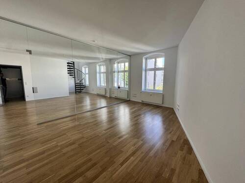 Büro untere Etage (2. OG) - Ab Sofort: Repräsentative und moderne Büroräumlichkeiten über zwei Etagen in bester Lage!