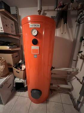 Hochwertiger Warmwasserspeicher mit integrierter Heiztechnik - 