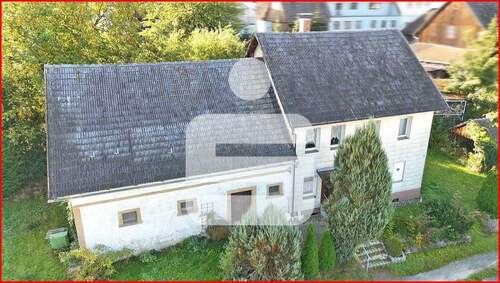 Luftbild - Wohnhaus in ruhiger Ortslage - 95.000,00&nbsp;EUR Kaufpreis, ca.&nbsp; 110,00&nbsp;m&sup2;&nbsp;Wohnfl&auml;che