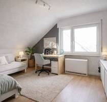 Großzügige 4-Zimmer-Dachgeschosswohnung mit Balkon und Stellplatz in ruhiger Lage - Remseck am Neckar Hochdorf