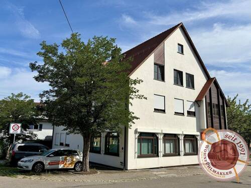 Gebäudeansicht - Wohnkomfort auf 3 Zimmern in Dotternhausen: Zeitlos eingerichtet mit sonnigem Balkon