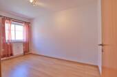 Schlaf-/ Gäste-/ Arbeitszimmer - 
