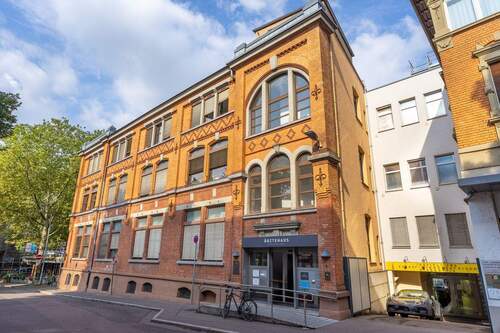 Hausansicht.jpg - 179 m² Praxis- oder Bürofläche im Ärztehaus in GP-Zentrum