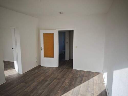 Wohnzimmer - 2 Zimmer Etagenwohnung zur Miete in Regis-Breitingen