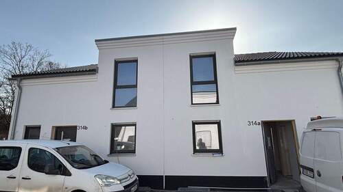 Vorderansicht - Starten Sie in die KfW-40+ Zukunft, QNG.Qualifikation, Garage