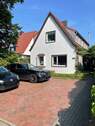 Frontansicht - Modernisiertes Einfamilienhaus mit großem Grundstück in Oberneuland