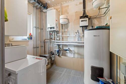 Hauswirtschaftsraum / Heizraum im Erdgeschoss - 