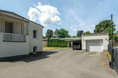 Hof mit Garage - 