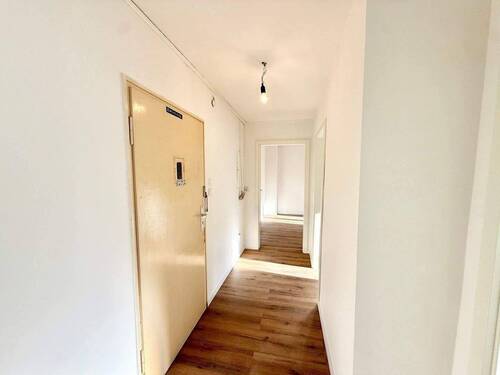 Langer Flur für Garderobe bzw. Schränke - 