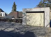 Garage und zwei Stellplätze auf dem Grundstück - 