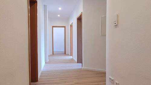 Flur - Etagenwohnung mit 84,00 m² in Meißen zur Miete