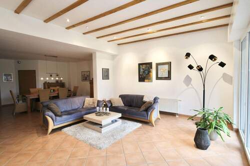 Wohnzimmer Ansicht 1 - Doppelhaushälfte mit 182,10 m&sup2; in Neuss zum Kaufen