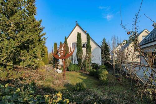 Außenansicht + Vorgarten - 