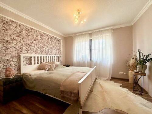 Schlafzimmer 1 - 8 Zimmer Mehrfamilienhaus, Wohnhaus in Wächtersbach