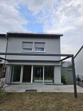 Gartenansicht - Modernes und energieeffizentes Reihenendhaus Bad Homburg Ober-Eschbach