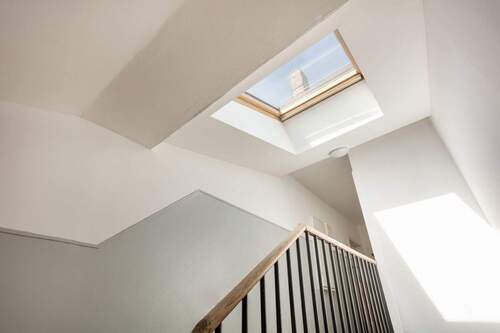Dachfenster - 1 Zimmer Mehrfamilienhaus, Wohnhaus in Düsseldorf