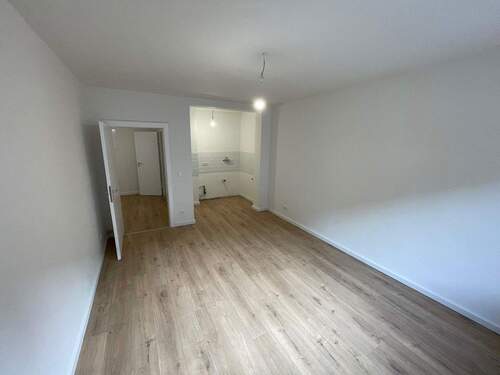 Wohnzimmer mit Küchennische - 2 Zimmer Etagenwohnung zur Miete in Wuppertal