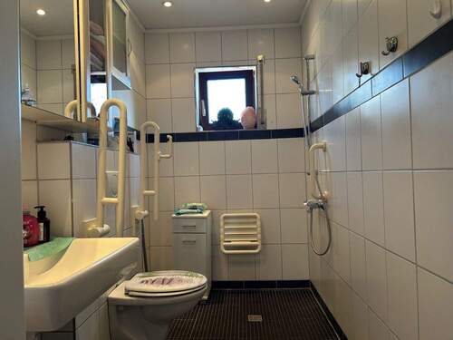 Bad im Erdgeschoss, barrierefrei - 