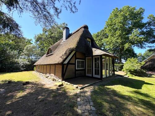 Wohnhaus Außenansicht - Wohnen, Gäste empfangen & genießen - vielseitiges Landanwesen in ruhiger Alleinlage *** 360 Grad Rundgang ***