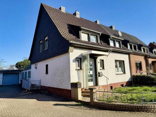Willkommen in Ihrem neuen Zuhause! - Doppelhaushälfte mit tollem Grundstück in beliebter Lage in Moers-Eick