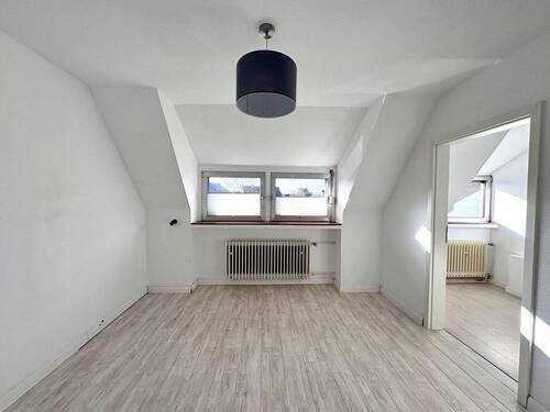 Elternschlafzimmer mit angrenzendem Office oder Ankleidebereich - 