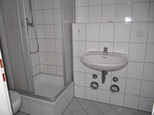Bad mit Dusche - 