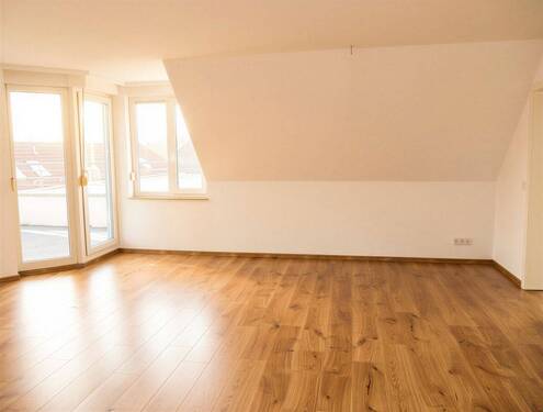 Hochwertiger Belag Wohnzimmer - 4 Zimmer Etagenwohnung in Leipzig