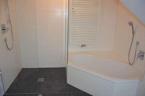 Dusche und Wanne - 