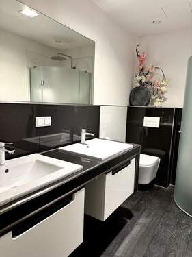 Ansprechendes Badezimmer - 3 Zimmer Etagenwohnung zum Kaufen in Hannover