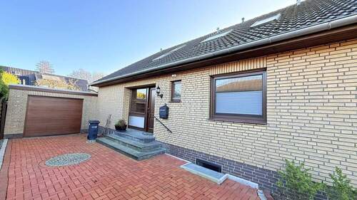 Eingang - 7 Zimmer Einfamilienhaus zum Kaufen in Riede