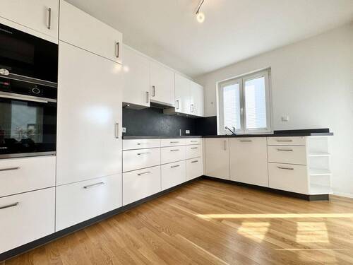 Küche mit moderner Einbauküche - Etagenwohnung mit 98,70 m&sup2; in Weil am Rhein zum Kaufen