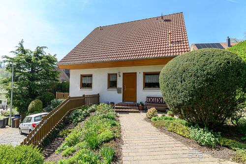 Außenansicht - Familienfreundliches Einfamilienhaus - Terrasse - Garten - Keller - Stellplätze