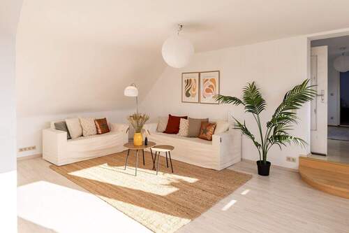 Wohnzimmer - 5 Zimmer Etagenwohnung in Neuss