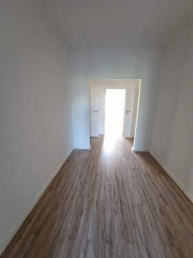 Flur - 2 Zimmer Etagenwohnung zur Miete in Magdeburg