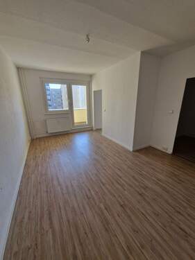 Wohnzimmer - 2 Zimmer Etagenwohnung in Magdeburg