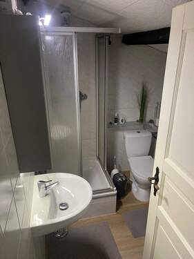 Bad mit Dusche - 