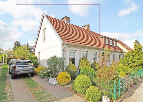 seitliche Vorderansicht - 3 Zimmer Doppelhaushälfte zum Kaufen in Bad Segeberg