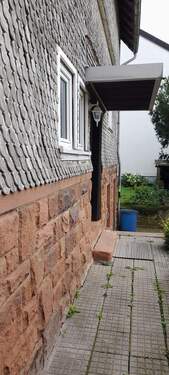 Zugang - 8 Zimmer Einfamilienhaus zum Kaufen in Büdingen