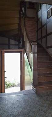 Treppenaufgang - 8 Zimmer Einfamilienhaus in Büdingen