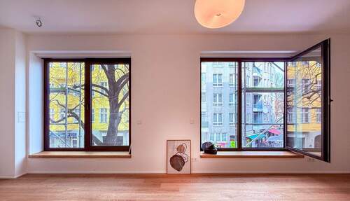 Wohnbereich - 2-Zimmerwohnung mit hohen Decken und riesigen Fenstern im Reuterkiez - Bestlage Neukölln sichern!