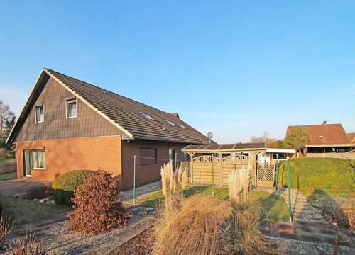 Giebelansicht mit Garten - Mehrfamilienhaus, Wohnhaus mit 290,00 m&sup2; in Wahlstedt zum Kaufen