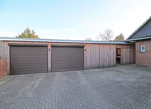 Garagen mit Nebengebäude - 
