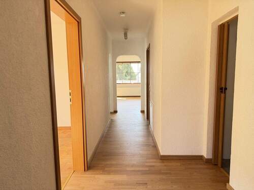 Flur - 3 Zimmer Etagenwohnung in Steinbach (Taunus)