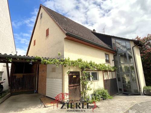 2- Frontansicht - 6 Zimmer Mehrfamilienhaus, Wohnhaus zum Kaufen in Göppingen / Faurndau