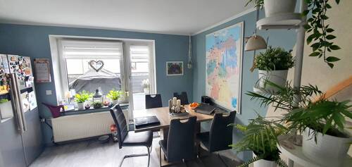 Wohnküche im 1. OG mit Ausgang auf die Sonnenterrasse. - 