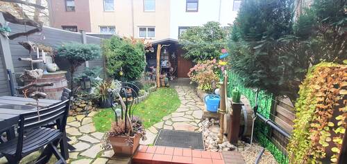 Übersichtlicher Garten mit Terrasse. - Reihenmittelhaus mit 99,00 m² in Bremen zum Kaufen