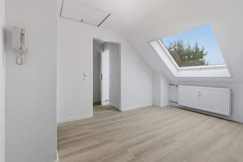 Flur- / Eingangsbereich - 2 Zimmer Etagenwohnung zur Miete in Karlsruhe/Neureut