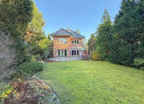 Gartenansicht - Großes Familienhaus mit Einliegerwohnung, Sauna, Garage und herrlichem Garten